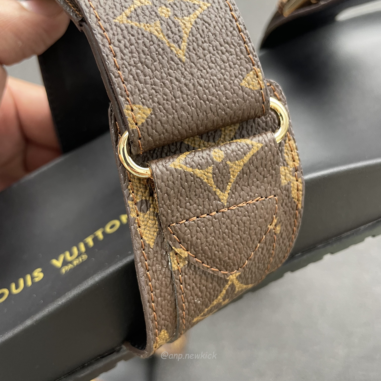 Louis Vuitton Bom Dia Flat Mule Sandals (5) - newkick.vip